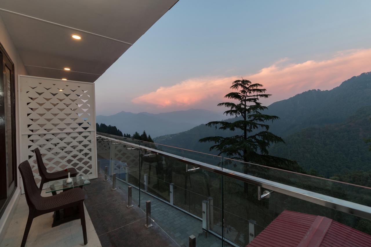 Hotel Seven Oaks Деградун Екстер'єр фото